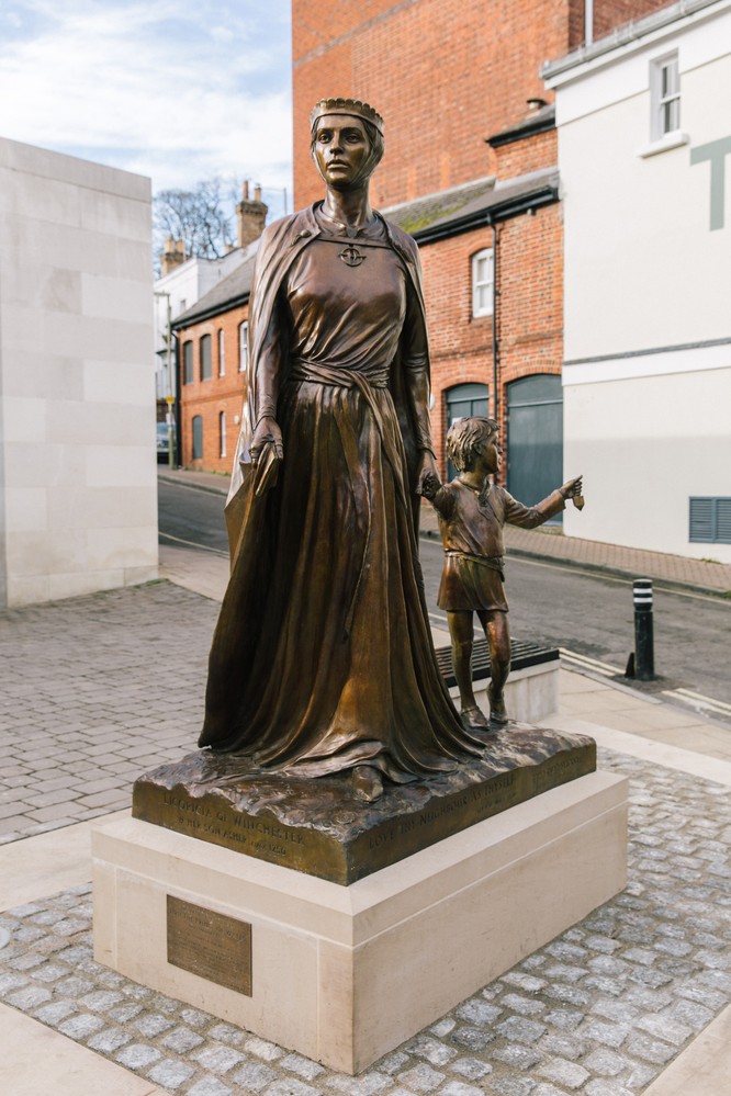 Sculpture of Licoricia, The Arc, on Jewry Street, Winchester, Hampshire. Sculpted by Ian Rank-Broadley (unveiled on 10 February 2022)